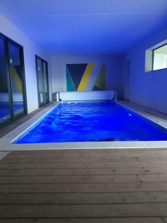 Piscine intérieure privée chauffée toute l'année à 29 Quiévrecourt Extérieur photo