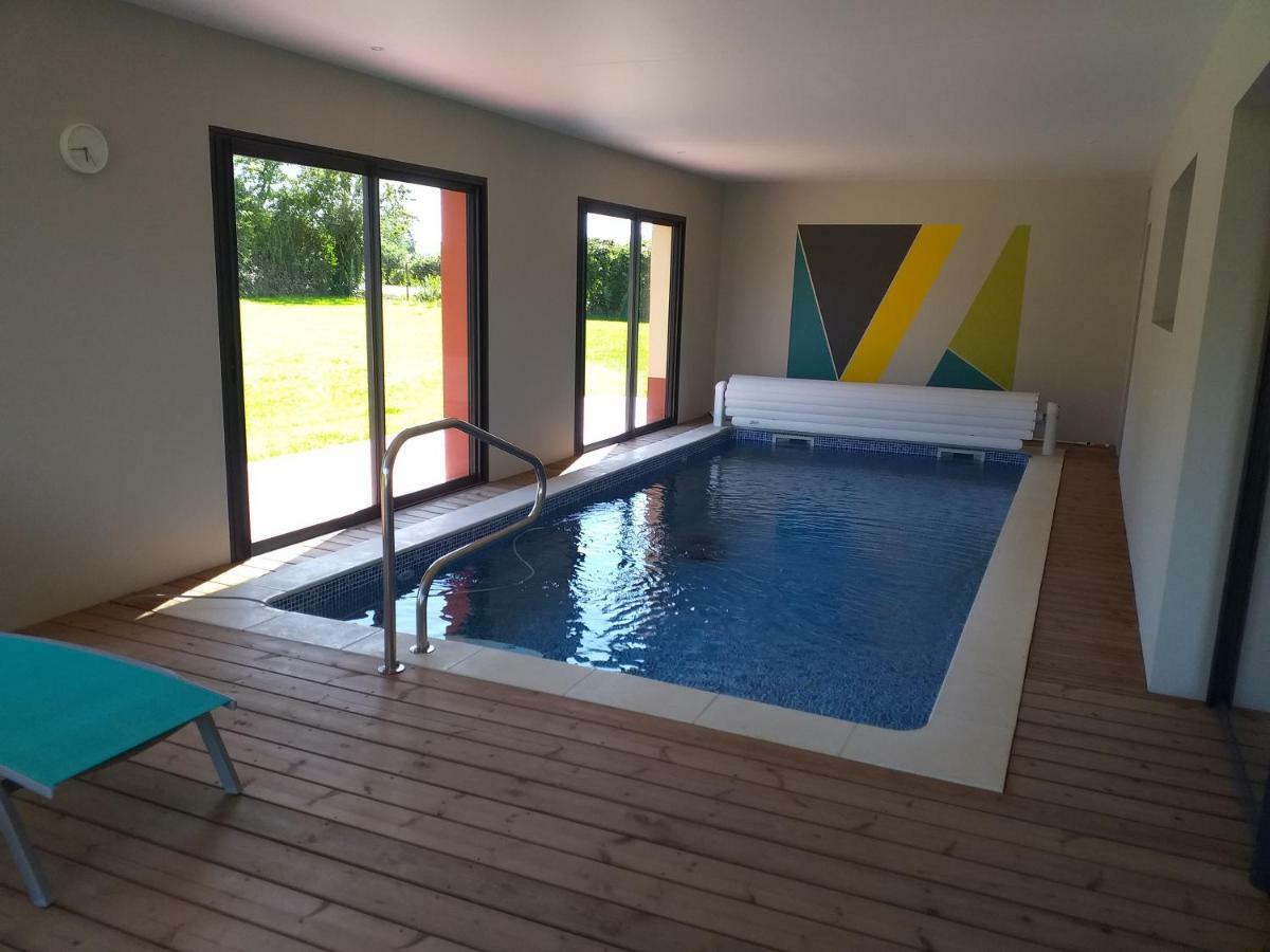 Piscine intérieure privée chauffée toute l'année à 29 Quiévrecourt Extérieur photo