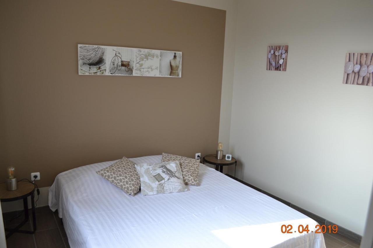 Piscine intérieure privée chauffée toute l'année à 29 Quiévrecourt Extérieur photo
